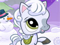 Snowy Pony, Este lindo pônei precisa da sua ajuda para pegar os flocos de neves que estão caindo do céu e assim marcar muitos pontos. Tome cuidado com os bonecos de neve para não te atrapalhar na hora de saltar.